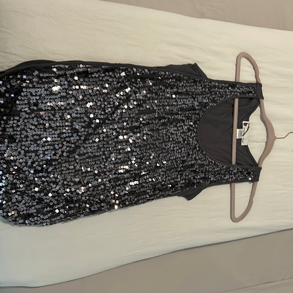 Sleeveless Gray / sequence Blouse /Dressy